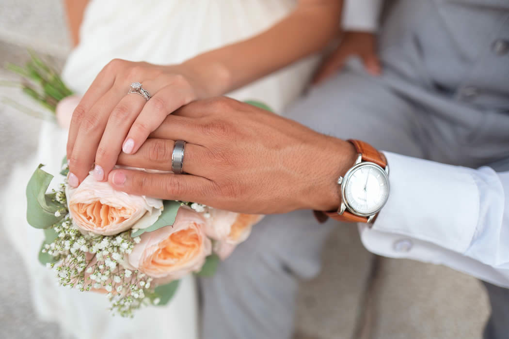 4 Luxurious Wedding Invitations From Basic Invite