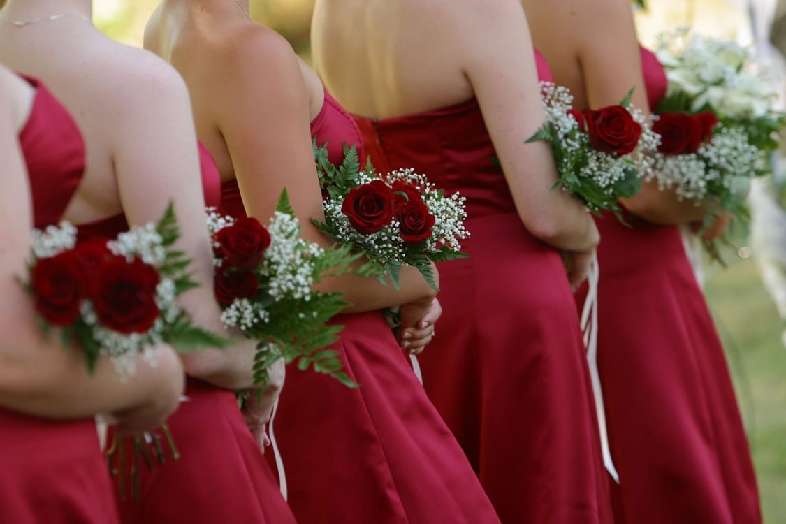 Six Simple Ways to Help Your Wedding Guests to Follow a Dress Code