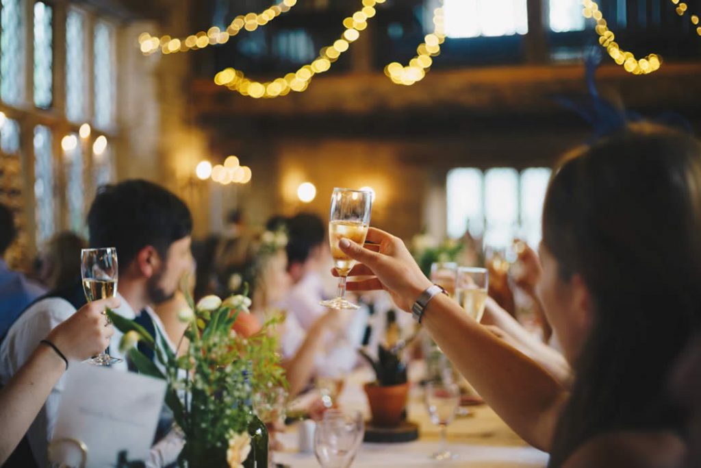 4 Ways to Entertain Your Wedding Reception Guests