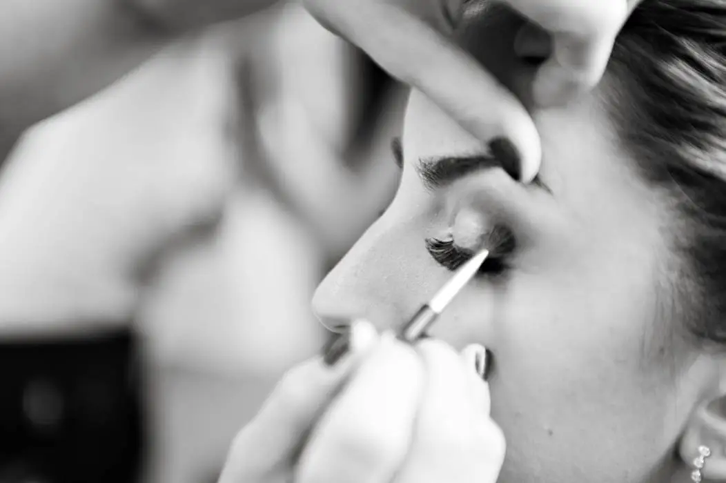 how to make wedding makeup last all day
