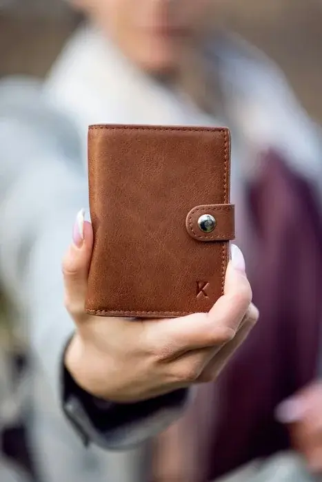 Engraved-leather-wallet-personalised-gift-for-groomsmen-in-premium-quality Engraved leather wallet personalised gift for groomsmen in premium quality
