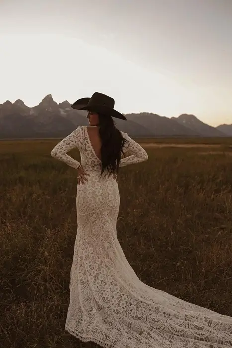 Bohemian-wedding-dress-featuring-lightweight-chiffon-fabric Bohemian wedding dress featuring lightweight chiffon fabric